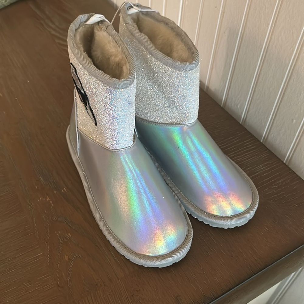 The Childrens Place Sz 5 Y Chalet Boots Faux Fur Lined Silver Holographic Emoji - Picture 6 of 15